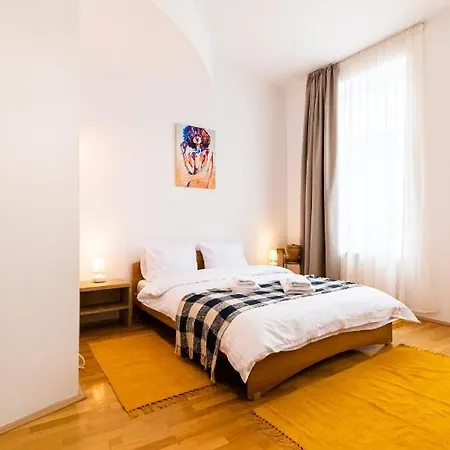 48 Beautiful Building Within Moments From The Old Town Of Brasov