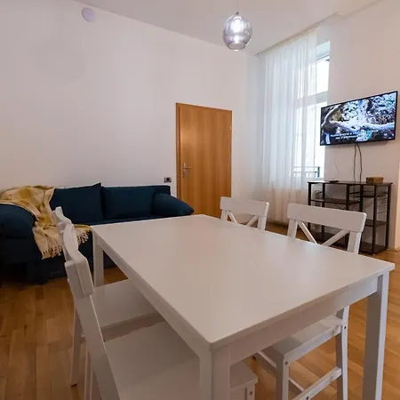 48 Beautiful Building Within Moments From The Old Town Of Apartment Brasov