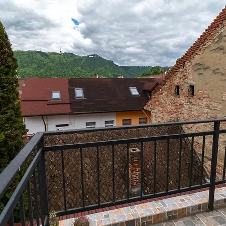 Apartment 48 Beautiful Building Within Moments From The Old Town Of Brasov