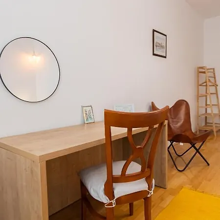 48 Beautiful Building Within Moments From The Old Town Of Apartment