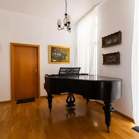 48 Beautiful Building Within Moments From The Old Town Of Brasov