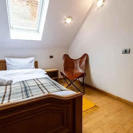 48 Beautiful Building Within Moments From The Old Town Of *