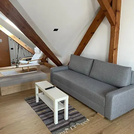 Apartment 48 Beautiful Building Within Moments From The Old Town Of Brasov